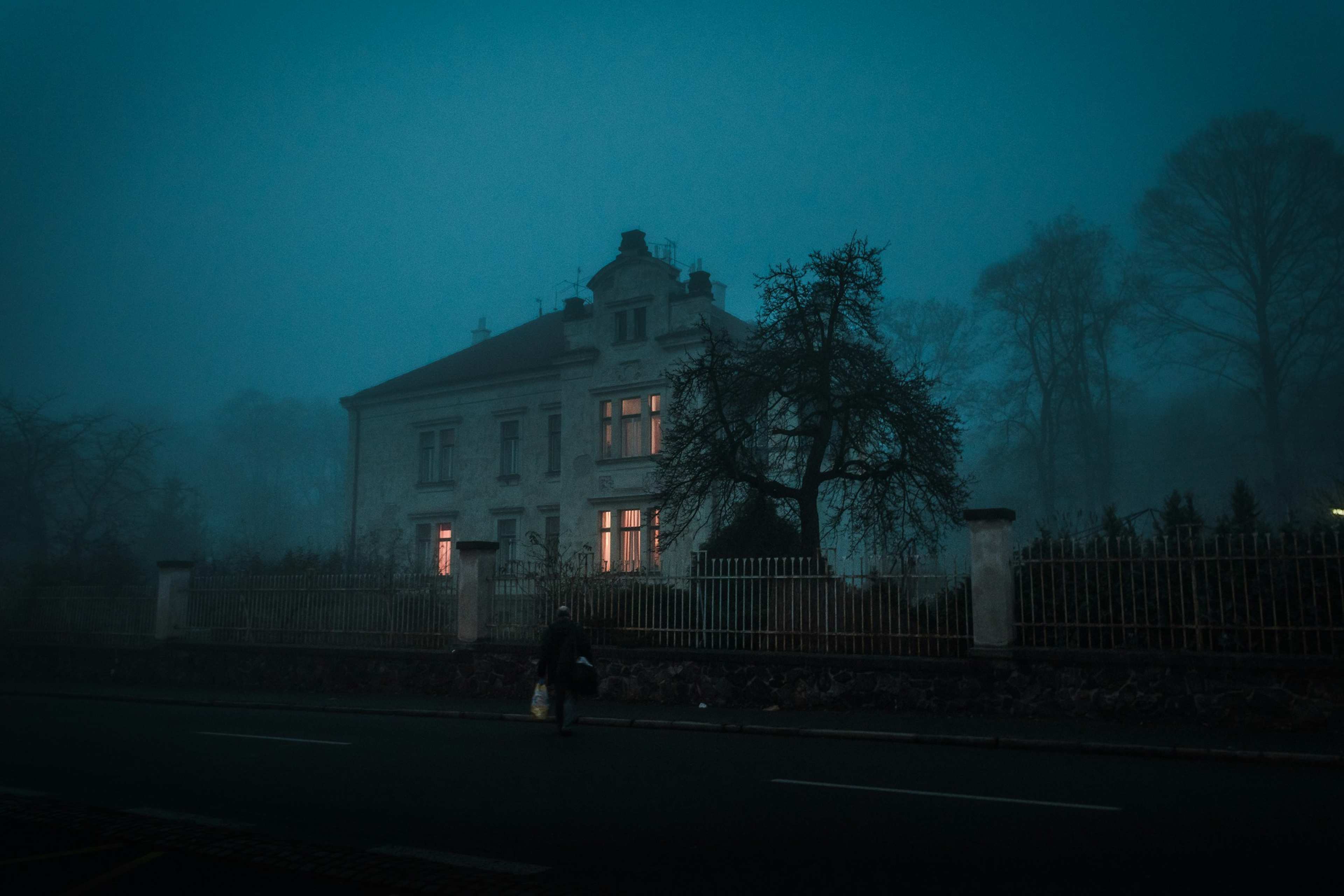 America’s Haunted Attractions: 10 Terrifying Places to Visit If You Dare
