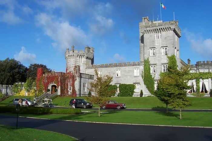 Dromoland Castle, Ireland – A Millennium of Irish Nobility (Image Credits: Wikimedia)