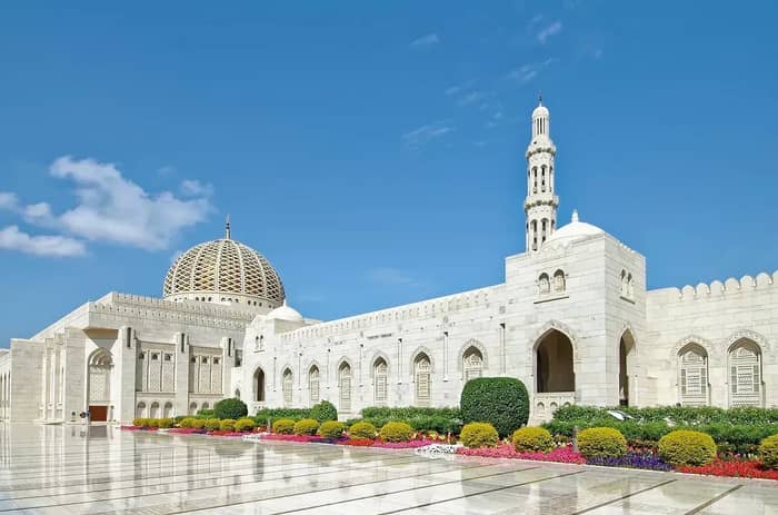 2. Oman: The Arabian Peninsula's Tranquil Gem (Image Credits: Pixabay)
