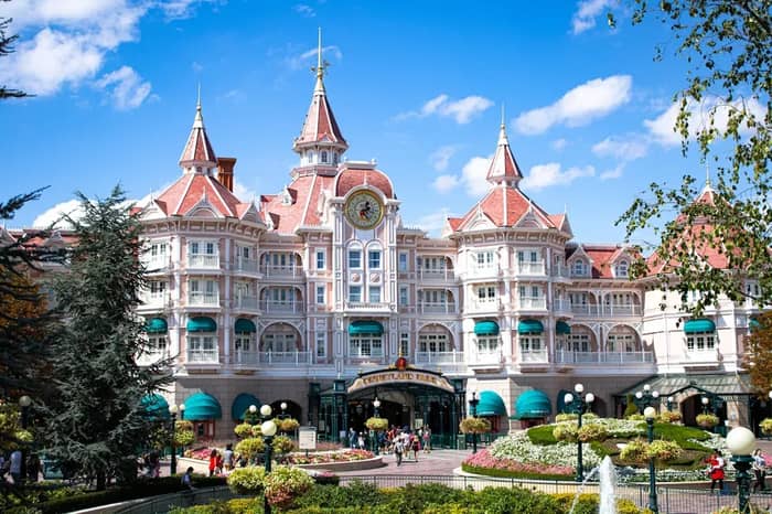 Free Package Delivery to Your Disney Resort (Image Credits: Unsplash)