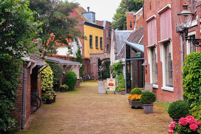 Finding Your Perfect Small Town Match (Image Credits: Unsplash)