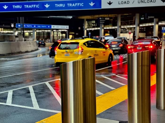 The Fake Taxi Driver Waiting to Overcharge You (Image Credits: Unsplash)