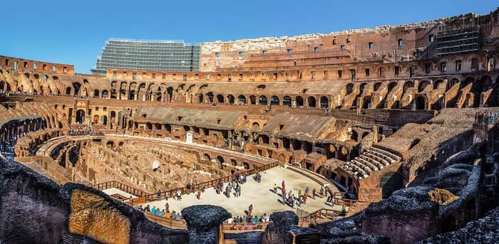 The Gladiator Photo Scam at the Colosseum (Image Credits: Flickr)