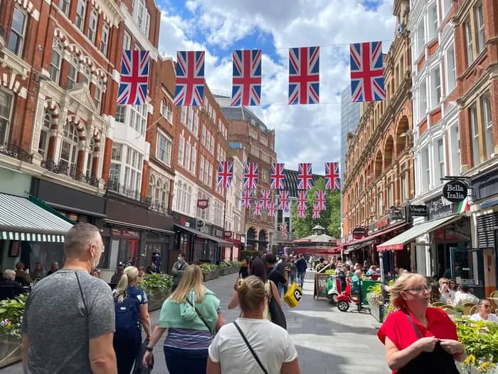 Fake Theatre Ticket Sellers Lurking in Leicester Square (Image Credits: Unsplash)