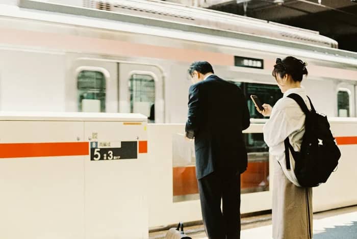 Train Etiquette Goes Far Beyond Silence (Image Credits: Unsplash)