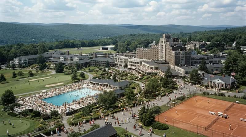 14. The Biggest Resorts Were Essentially Small Cities (Image Credits: Gemini)