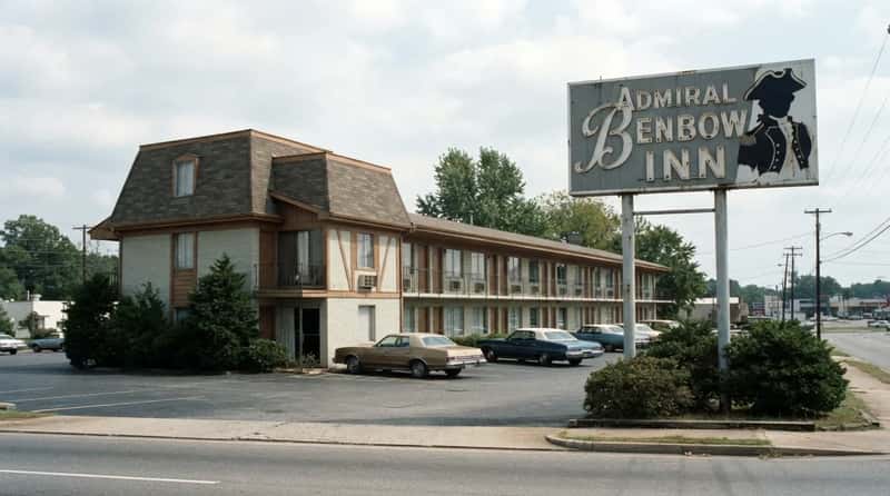 20. Admiral Benbow Inn: Sold to a Cafeteria Chain (Image Credits: Gemini)