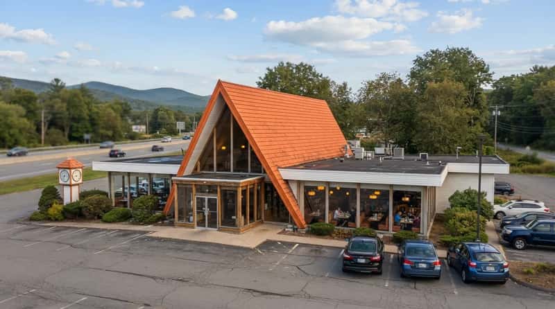 4. Howard Johnson's Restaurants: From 800 Locations to One (Image Credits: Gemini)