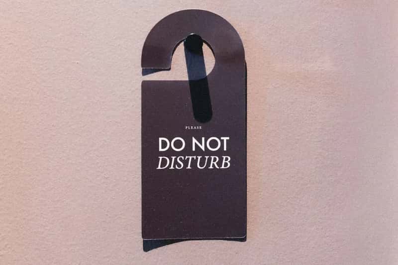 8. Ignoring Noise Etiquette and Being a Disruptive Guest (Image Credits: Unsplash)