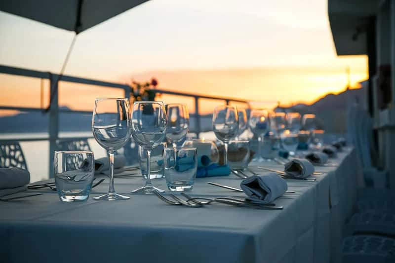 #16 - They’ll Hold Your Favorite Table Every Night Without You Asking Twice (Image Credits: Pixabay)