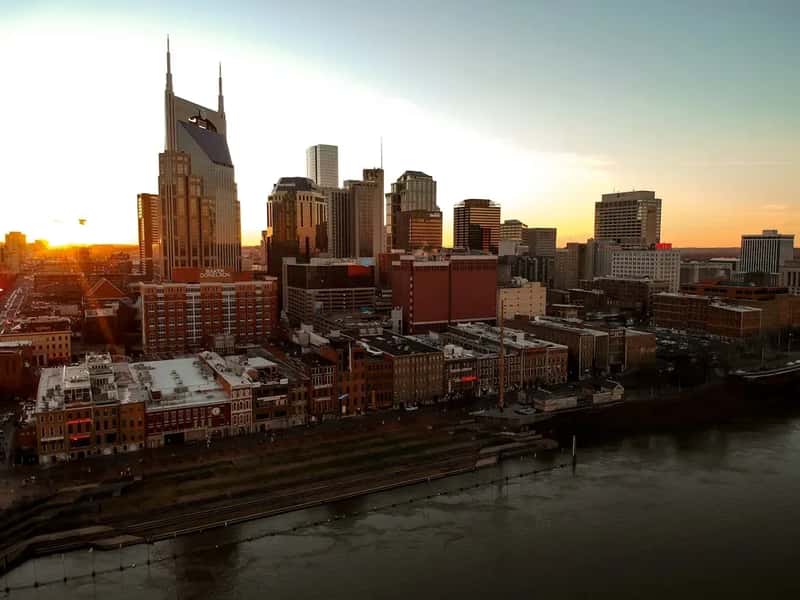 5. Tennessee: Low Cost, Zero Pension Tax (Image Credits: Unsplash)
