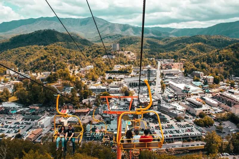 4. Gatlinburg and Pigeon Forge, Tennessee (Image Credits: Pexels)