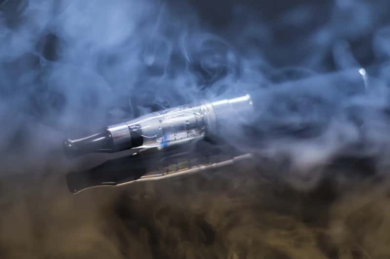 2. Disposable vapes and e-cigarettes packed for convenience (Image Credits: Pixabay)