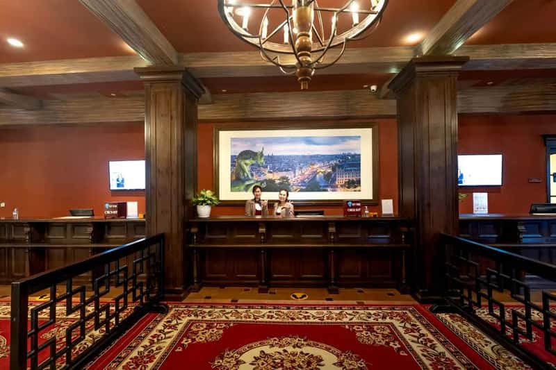 7. Preferring Direct, In-Person Hotel Check-Ins Over Digital Options (Image Credits: Pexels)