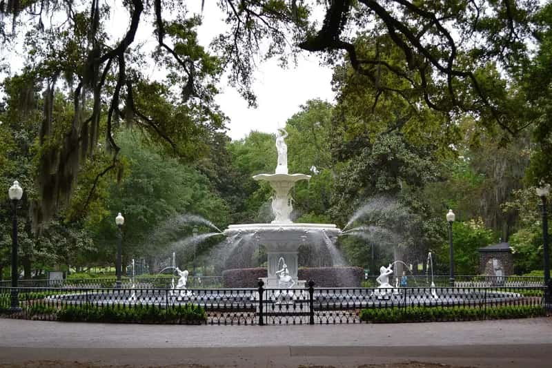 5. Savannah, Georgia – The Most Hauntingly Beautiful Weekend Escape (Image Credits: Pixabay)