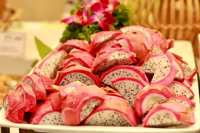 #9 - Pre-Cut Fruit From the Buffet (Image Credits: Pexels)