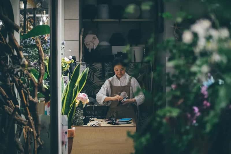3. Supporting Local Businesses Over Global Chains (Image Credits: Unsplash)