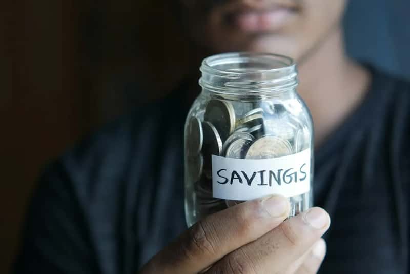 How current savings by age 50 actually compares (Image Credits: Unsplash)