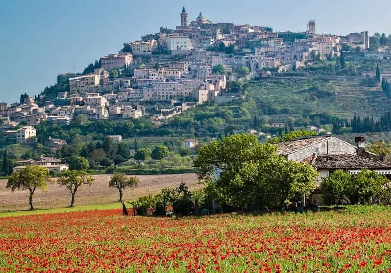Zungoli, Campania, Italy - A Medieval Town on Its Fourth Round (Image Credits: Unsplash)
