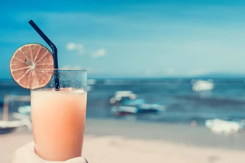 2. Beverage Package Charges and Per-Drink Gratuities (Image Credits: Unsplash)