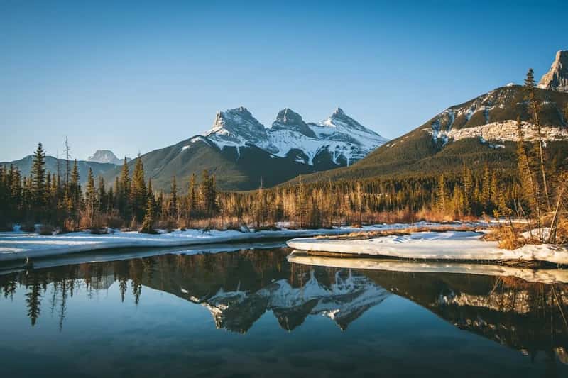 Canmore, Alberta (Image Credits: Unsplash)