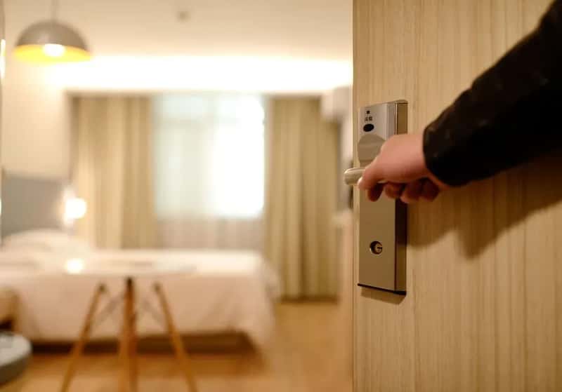 3. Skipping the Room Inspection After Check-In (Image Credits: Pexels)