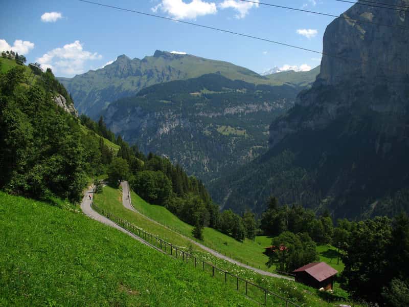 Gimmelwald, Switzerland – Car-Free Alpine Bliss (Image Credits: Wikimedia)