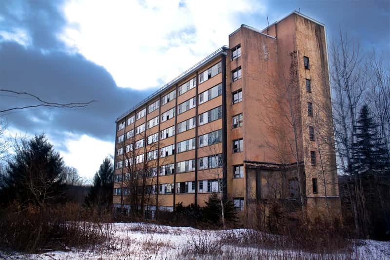 Grossinger's Catskill Resort Hotel, New York (Image Credits: Flickr)