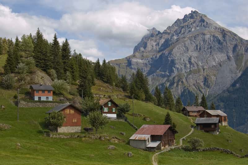 Switzerland - Alpine Perfection and Pristine Landscapes (Image Credits: Wikimedia)