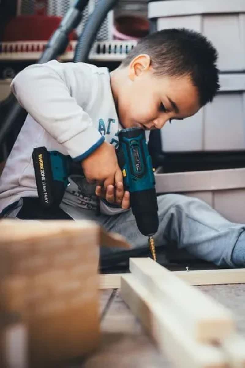 #6 - Handing Kids Real Tools and Expecting Real Results (Image Credits: Pexels)