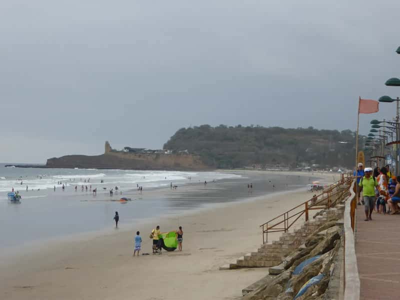 2. Montañita, Ecuador - Cheap Thrills on the Pacific (Image Credits: Wikimedia)
