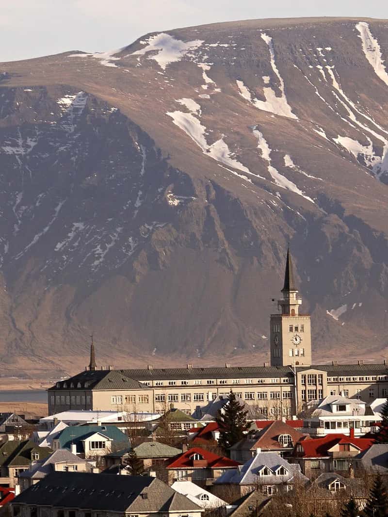 Iceland: Open access regardless of nationality (beak_bird, Flickr, CC BY 2.0)