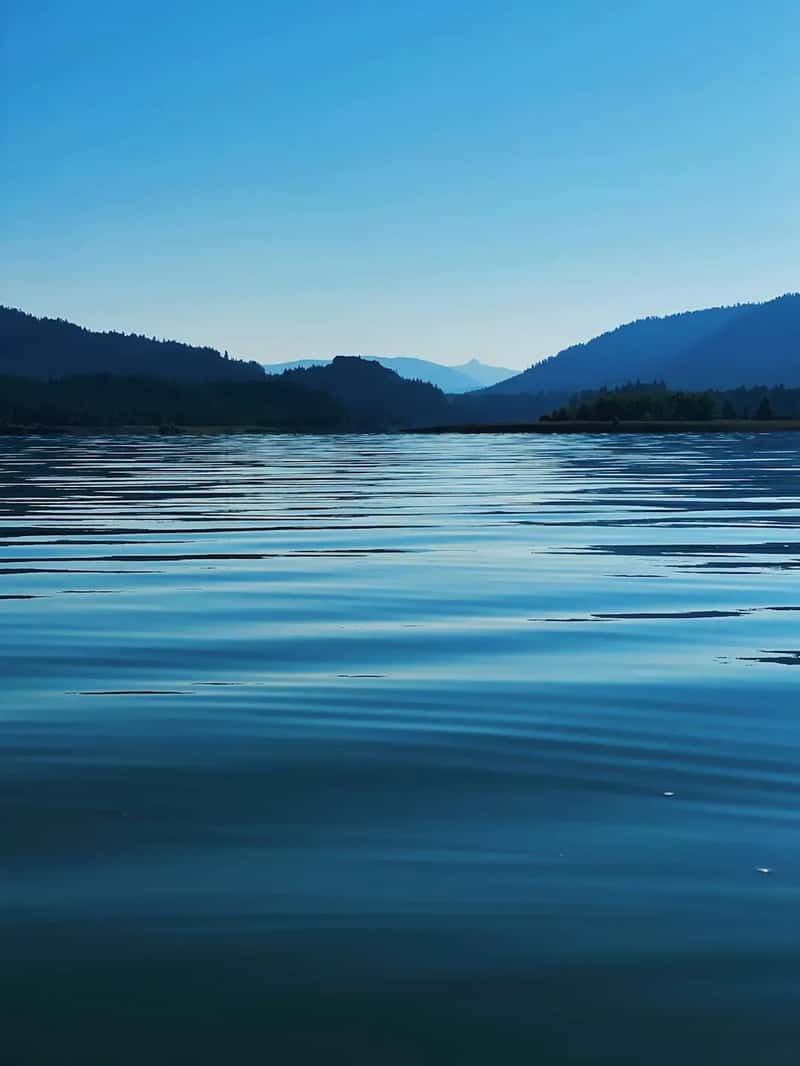 #7 - Lake Tenkiller, Oklahoma: A Cherokee Legacy With a Sunken Coast Guard Helicopter Below (Image Credits: Unsplash)