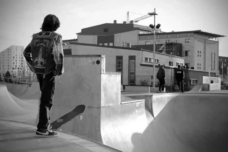 #19 - Wearing No Safety Gear While Skateboarding (polybazze, Flickr, CC BY 2.0)