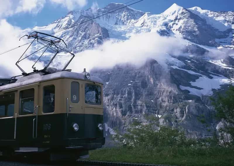 Switzerland: Alpine Perfection Preserved (Image Credits: Rawpixel)
