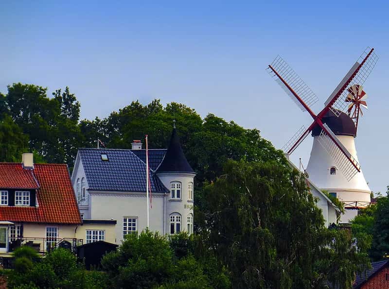 Denmark: Scandinavian taxes hit the pump hard (Phil Fiddyment, Flickr, CC BY 2.0)