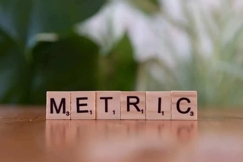 7. Sticking to miles, pounds, and Fahrenheit (Image Credits: Unsplash)