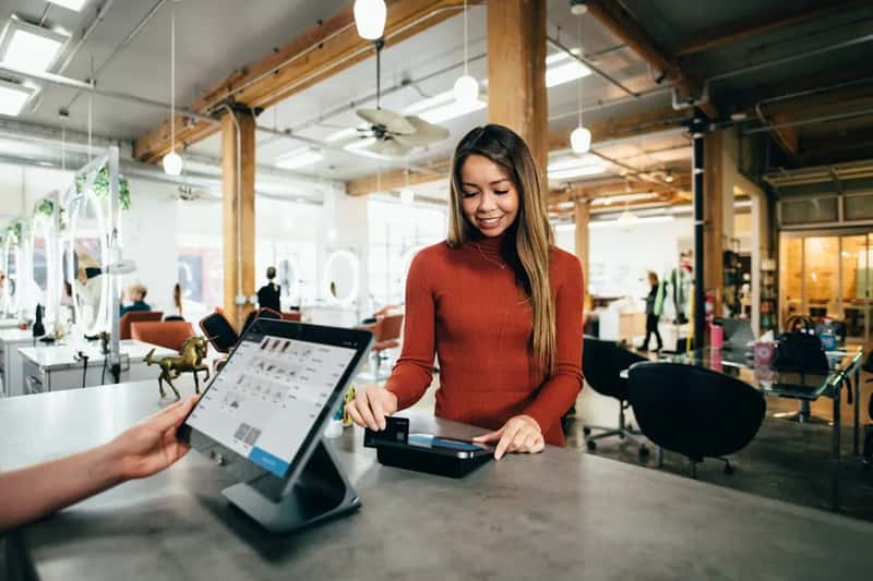 4. Reaching for a Card When Cash Is Expected (Image Credits: Unsplash)