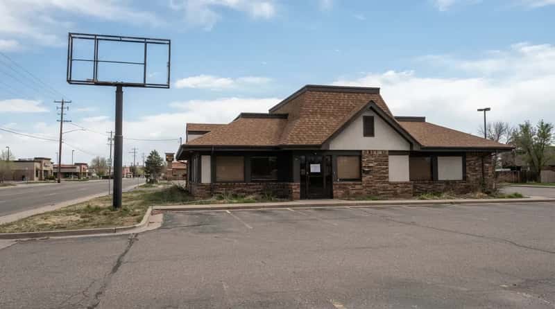 #22 - A Beloved Breakfast Chain Has Quietly Closed Half Its Locations (Image Credits: Gemini)