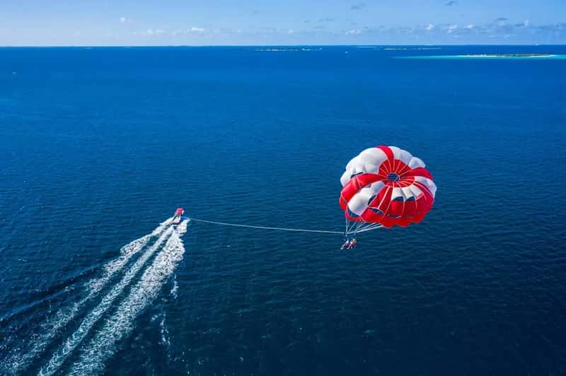 #3 - The Overpriced Parasailing Group Excursion (Image Credits: Unsplash)