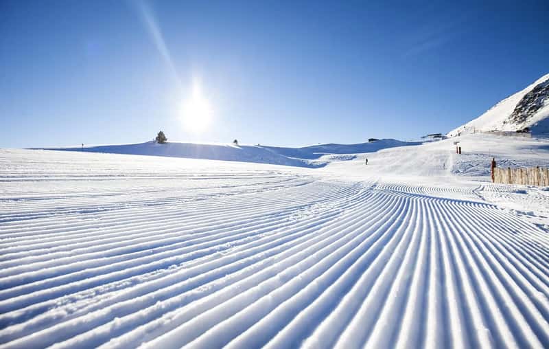 Skiing and the Pyrenees Playground (Image Credits: Pixabay)