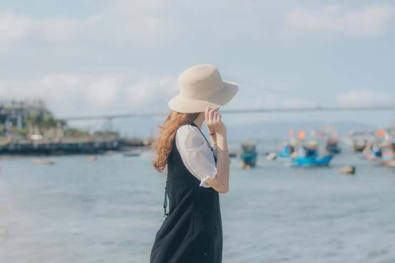 1. The Search Bar as a Security Blanket (Image Credits: Pexels)