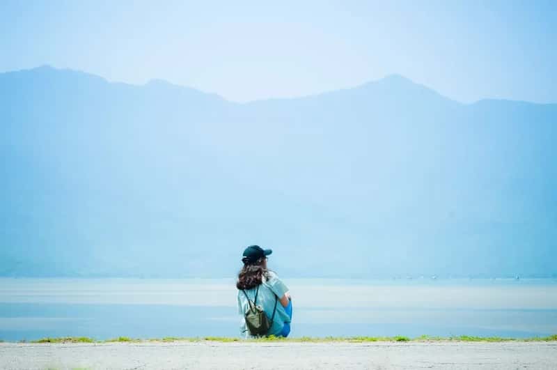 7. They stay calm when plans fall apart (Image Credits: Pexels)