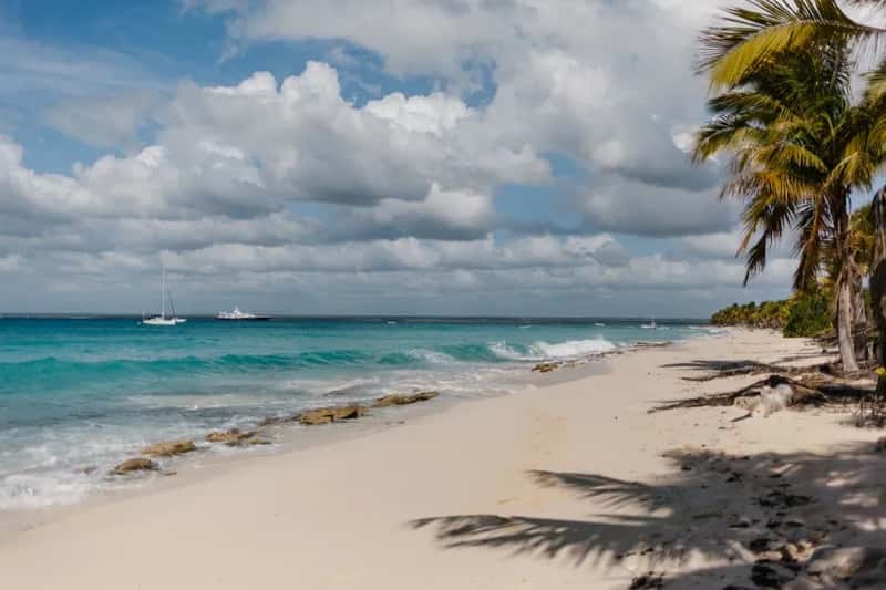 A Beach That Stays Quiet Despite the Attention (Image Credits: Pexels)