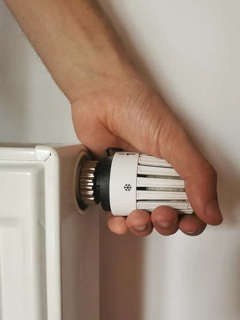 #9 They Bump the Thermostat Up Before You Walk In (Image Credits: Pixabay)