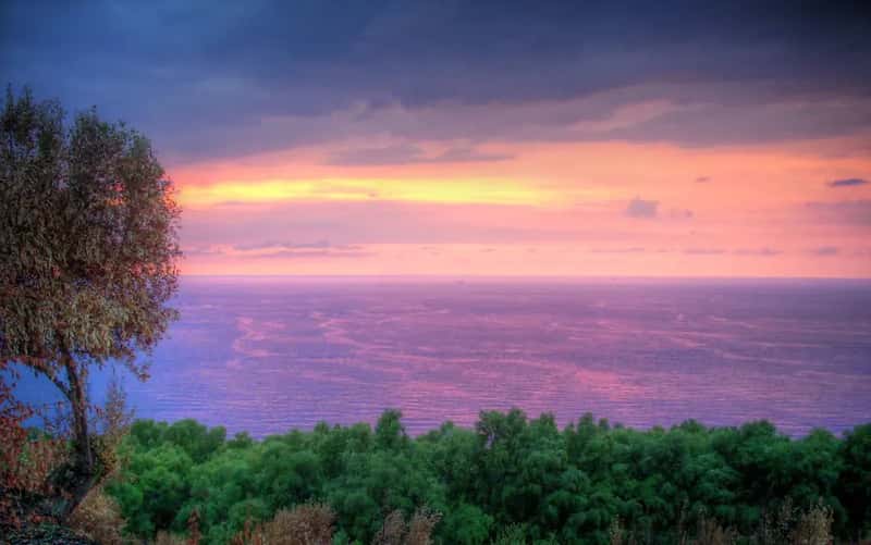3. Costa Viola (Calabria): Italy's Violet Coast (Image Credits: By Sargon24, CC BY-SA 4.0, https://commons.wikimedia.org/w/index.php?curid=79734522)