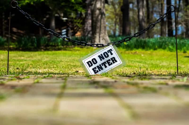 #6 - Stepping Past Safety Barriers for a Better Photo (Image Credits: Pixabay)
