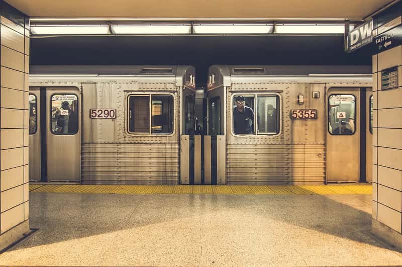 Blocking subway doors instead of stepping aside (Matt Henry photos, Flickr, CC BY 2.0)