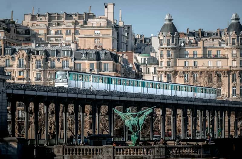 Taking the Slow Route to Orly (Image Credits: Unsplash)
