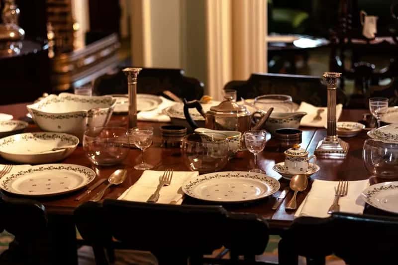 #13 - They’ll Quietly Switch Your Dining Time Without Making You Wait in Line (Image Credits: Pexels)